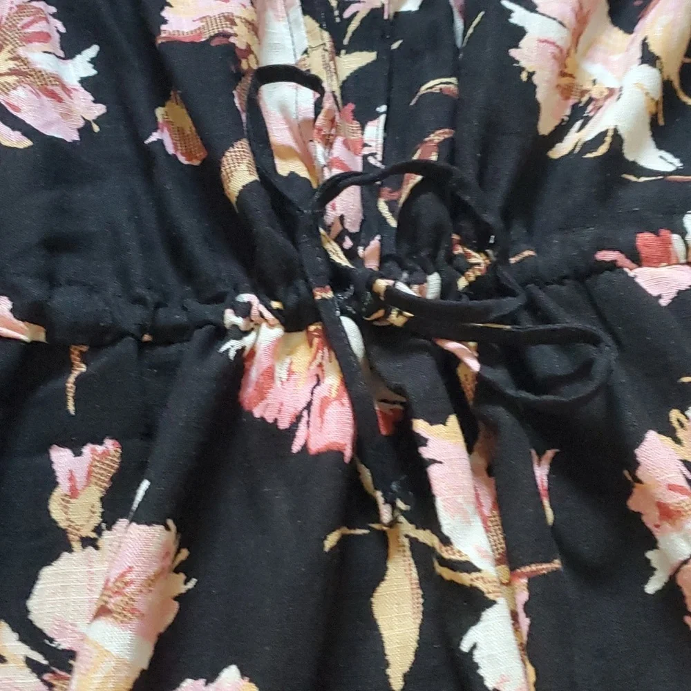 🆕️ CUTE BLACK FLOWER DESIGN DRESS 🖤💕 - Picture 5 of 11